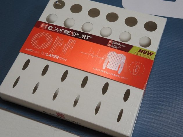 Triko CompresSport On/Off: Výrobce si vyhrál i s obalem. Krabička názorně předvádí, co znamená On a Off.