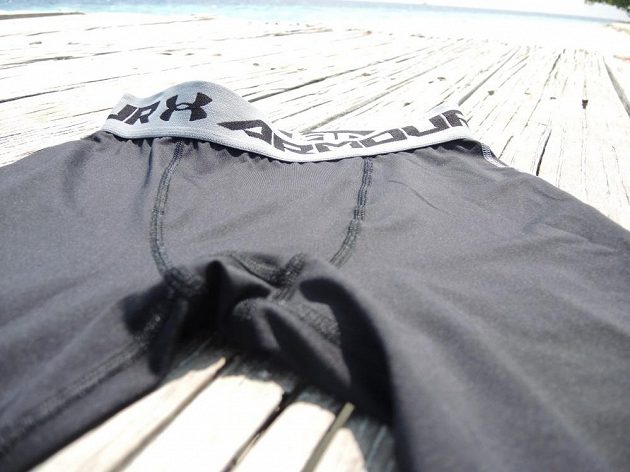 Pánské sportovní kompresní legíny Under Armour - černá jim sluší.