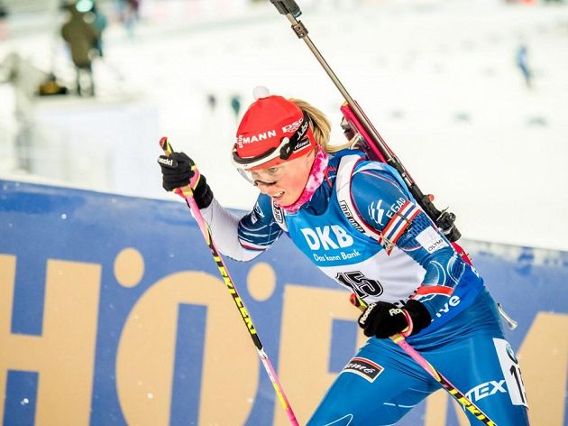 Eva Puskarčíková při sprintu v Östersundu.