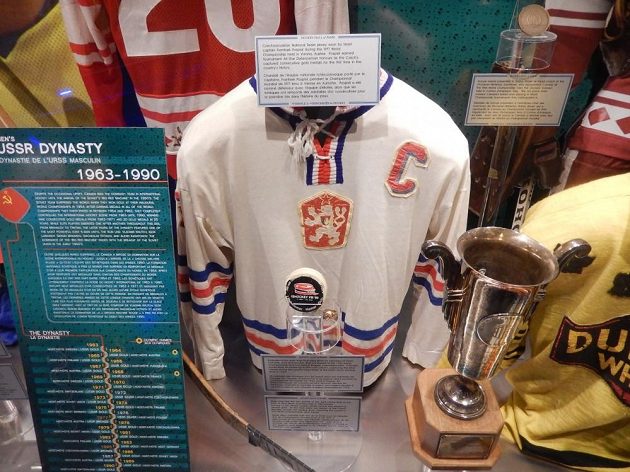 Dres Františka Pospíšila, kapitána československého týmu z MS 1977, který se hrál ve Vídni.