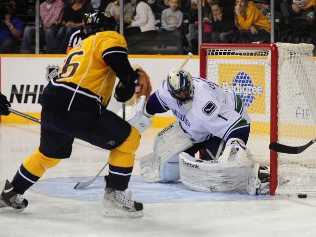 Luongo byl před sezónou na odstřel, nyní je statisticky mezi gólmany v NHL téměř nejlepší.