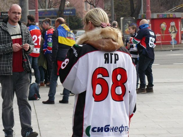 Ruští fanoušci na působení Jaromíra Jágra v dresu Omsku v KHL nezapomněli.