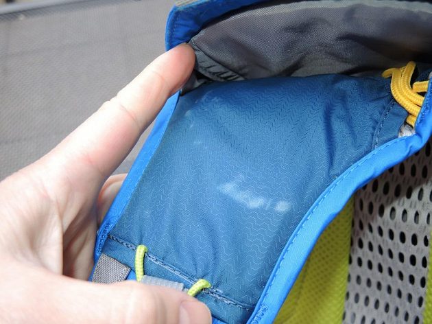 Běžecký batoh/běžecká vesta CamelBak Ultra 10 - opotřebení je i po dlouhém používání minimální.