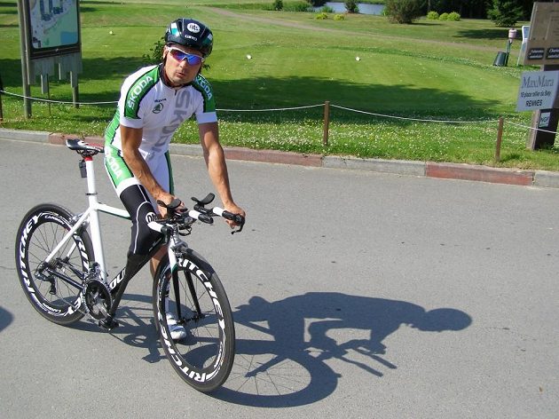 Jiří Ježek před úterním tréninkem nedaleko startu středeční časovky Tour de France.