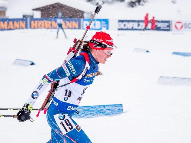 Česká biatlonistka Veronika Vítková na trati stíhačky v rakouském Hochfilzenu.