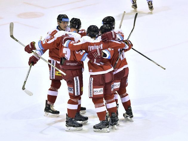 Radost hokejistů HC Olomouc v nedělním utkání 16. kola extraligy s HC Škoda Plzeň.