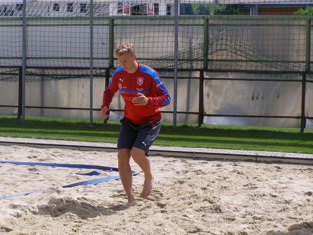 Antonín Barák plní individuální tréninkový plán po zranění zadního steheního svalu pravé nohy.