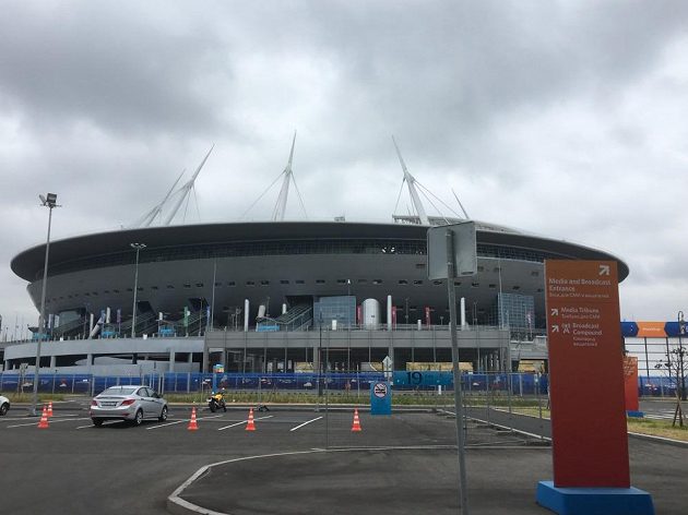 Petrohradský stadión skutečně připomíná vesmírný koráb, který přistál u Finského zálivu.