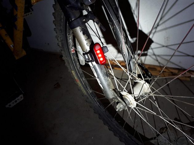 Sportovní dobíjecí blikačka Fenix BC05R: I cyklisté najdou nepřeberné množství využití.