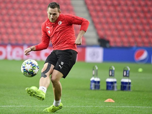 Fotbalista pražské Slavie Jan Bořil na tréninku před utkáním Ligy mistrů s Barcelonou.