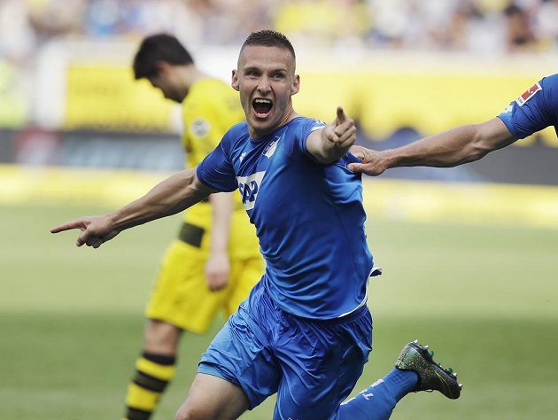Český fotbalista Pavel Kadeřábek pomohl gólem svému Hoffenheimu do Ligy mistrů. Český reprezentant přispěl k výhře 3:1 nad Dortmundem.