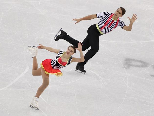Paráda. Sportovní dvojici Anna Dušková, Martin Bidař se při olympijské premiéře dařilo i ve čtvrteční volné jízdě.