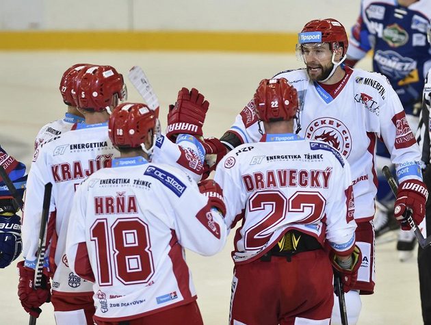 Zprava autor třineského gólu Tomáš Marcinko, Vladimír Dravecký, Erik Hrňa, kapitán Lukáš Krajíček a Martin Růžička.