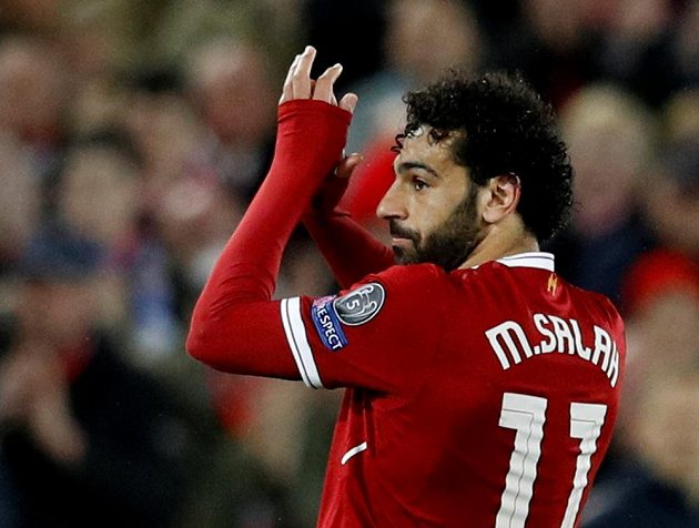 Když Mohamed Salah v 75. minutě opouštěl hřiště, vyprovázel ho hromový aplaus fanoušků Liverpoolu.