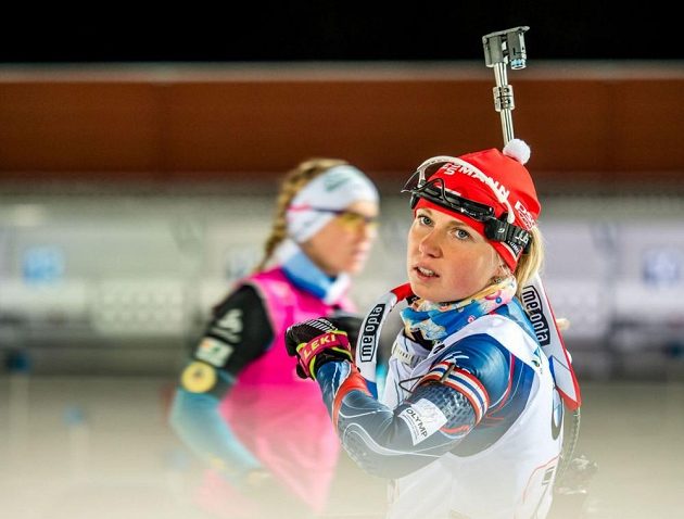 Česká biatlonistka Eva Puskarčíková rozbíhala českou smíšenou štafetu a nevedla si špatně.