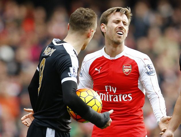 Obránce Arsenalu Nacho Monreal nevěří, že po jeho zákroku v 26. kole anglické Premier League proti Leicesteru byla nařízena penalta.