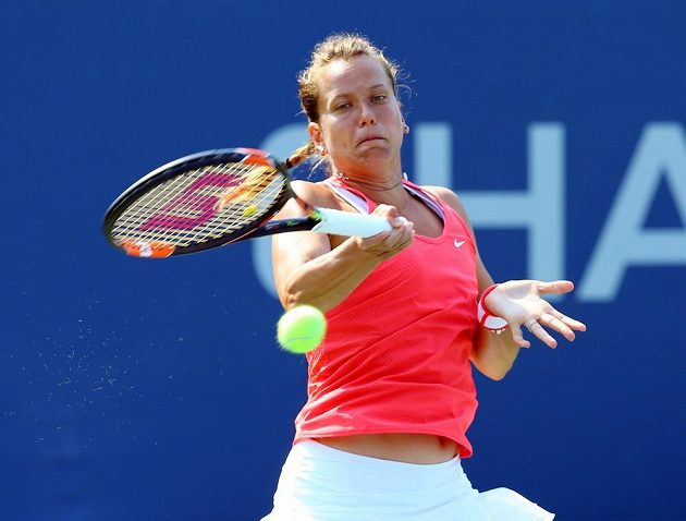 Barbora Strýcová si na úvod US Open poradila s mladou Švýcarkou Timeou Bacsinszkou, které dala ve druhém setu kanára.
