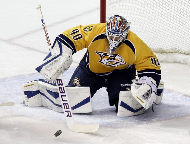 Dubnyk inkasoval při své premiéře za Nashville pět branek. Jeho tým podlehl Coloradu 4:5.