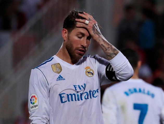 Bože, kam jsme to klesli...? Sergio Ramos, kapitán Realu Madrid, po porážce v Gironě.