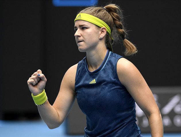 Bojovné gesto Karolíny Muchové na tenisovém Australian Open během zápasu s Karolínou Plíškovou.