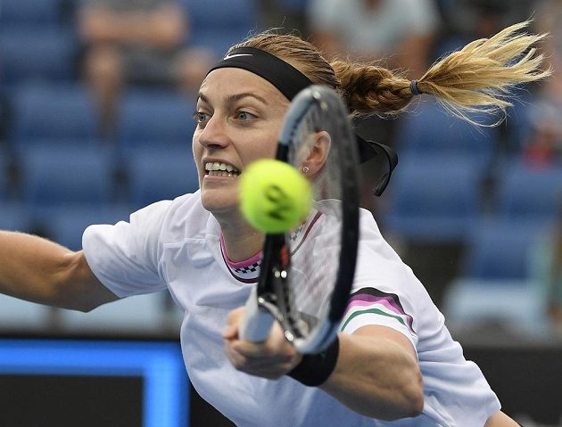 Pohodový postup ve dvou setech. Petra Kvitová si po čtyřech letech zahraje na tenisovém Australian Open třetí kolo.