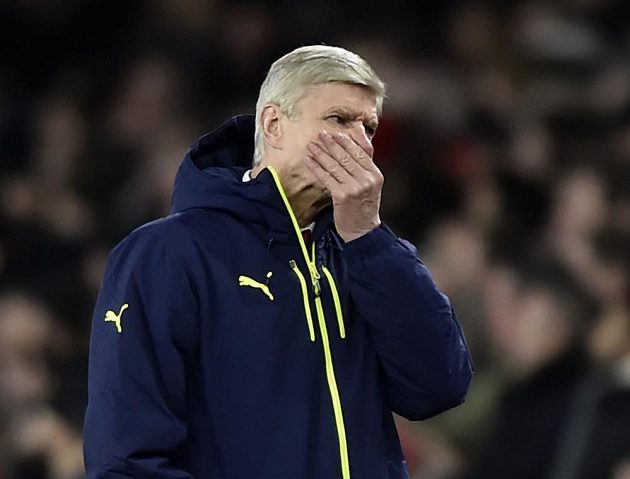 Kouč Arsenalu Arséne Wenger po debaklu s Bayernem v odvetném osmifinále Ligy mistrů určitě přemýšlel o rezignaci, kterou požadovali fanoušci Kanonýrů.
