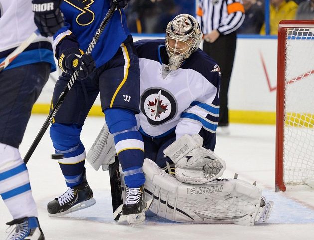 Brankář Ondřej Pavelec odchytal celé utkání, ale prohře Winnipegu nezabránil.