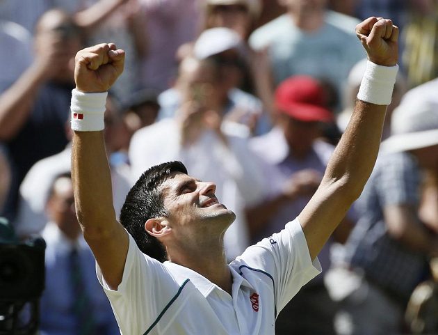 Novak Djokovič ze Srbska po vítězství v semifinále Wimbledonu nad Francouzem Richardem Gasquetem.
