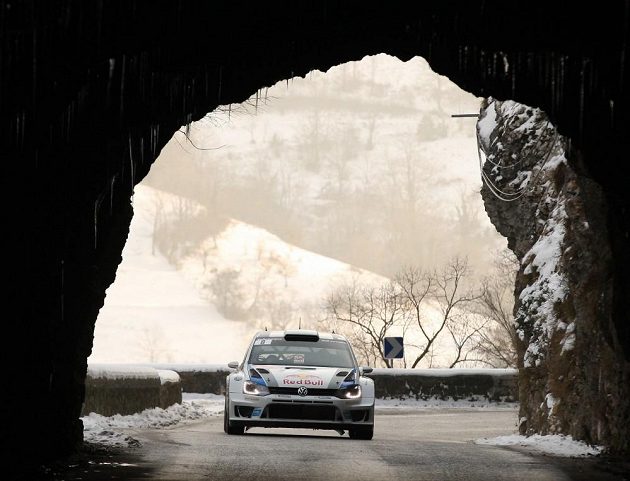 Sébastien Ogier s Volkswagenem Polo WRC na trati loňské Rallye Monte Carlo, kde načal cestu k prvnímu titulu kariéry.