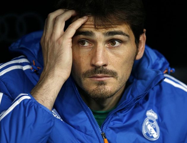 Brankář Realu Iker Casillas sledoval drtivou výhru Bílého baletu proti Seville znovu jen z lavičky náhradníků.