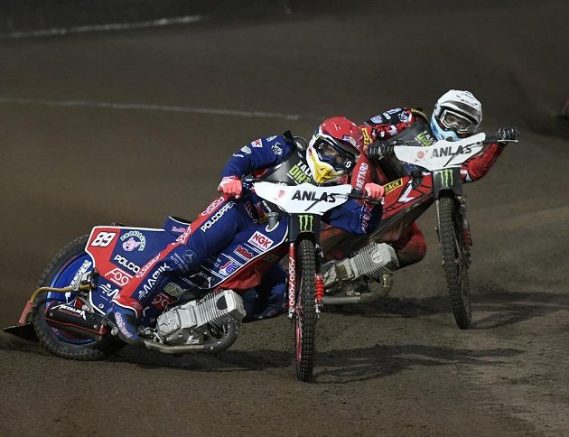 Grand Prix České republiky, závod MS na ploché dráze. V akci Emil Sajfutdinov z Ruska.