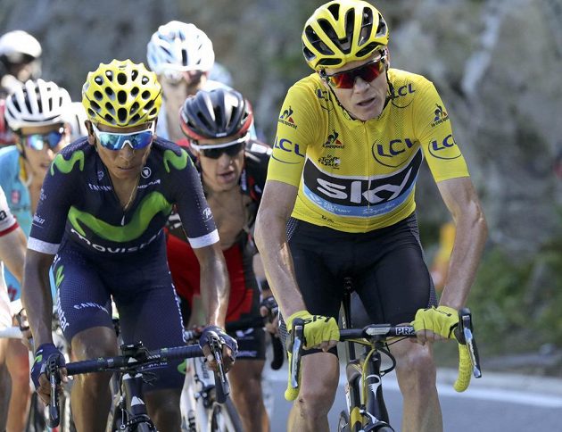 Chris Froome (vpravo) v 17. etapě Tour de France zase unikl svému rivalovi Nairu Quintanovi.