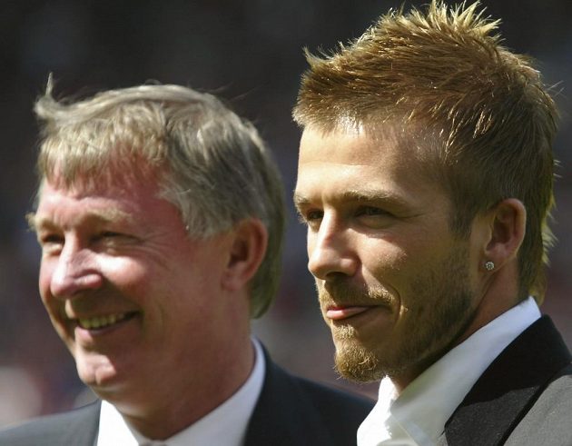 David Beckham (vpravo) na archivním snímku s koučem Manchesteru United Sirem Alexem Fergusonem.