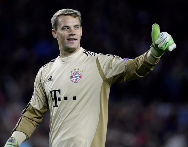 Radost Manuela Neuera. Brankář Bayernu ani v jednom ze semifinálových utkání Ligy mistrů proti Barceloně neinkasoval.