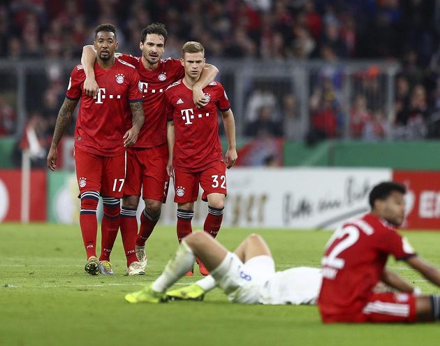 Fotbalisté Bayernu Mnichov až po velkém boji postoupili do semifinále Německého poháru. Bavorský favorit v dramatickém čtvrtfinálovém utkání doma v dlouhém oslabení udolal druholigový Heidenheim 5:4.