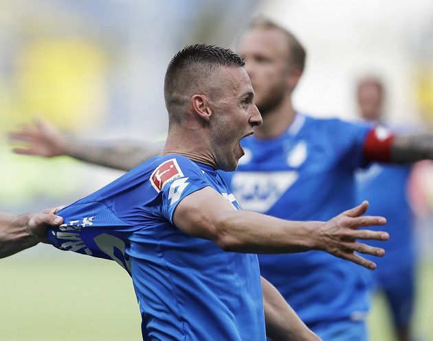 Český fotbalista Pavel Kadeřábek přispěl gólem k výhře fotbalistů Hoffenheimu 3:1 nad Dortmundem. Jeho klub si zahraje v další sezóně Ligu mistrů.