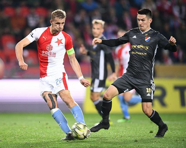 Záložník Slavie Tomáš Souček se chystá zakončit akci během utkání s Baníkem Ostrava.