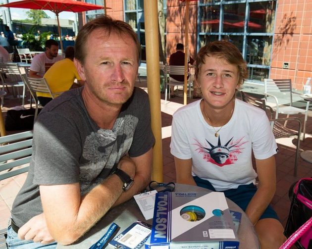 Bývalý český tenisový reprezentant Petr Korda se synem Sebastianem na Flushing Meadows v roce 2016.