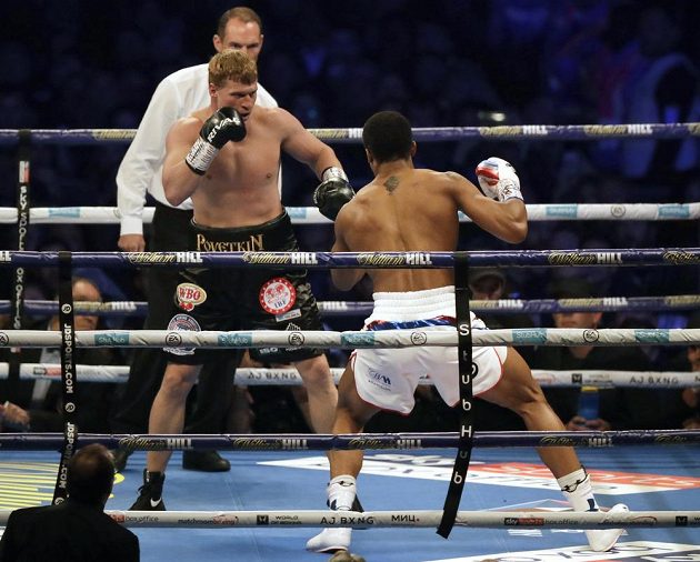 Anthony Joshua obhájil mistrovské pásy čtyř organizací proti vyzyvateli Alexandru Povětkinovi.