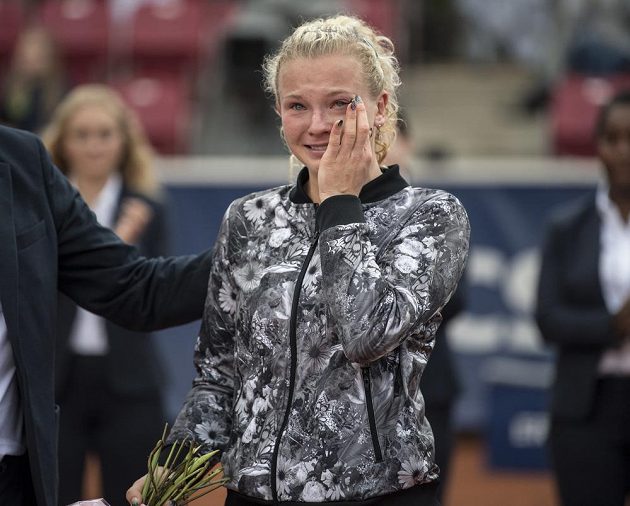 Slzy v očích měla jednadvacetiletá česká hráčka po svém druhém vítězství na turnaji WTA.