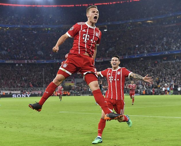 Fotbalista Bayernu Joshua Kimmich slaví gól v síti Realu Madrid v semifinále Ligy mistrů.