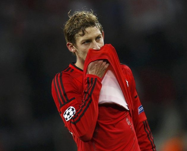 Útočník Leverkusenu Stefan Kiessling nevěří svým očím, jeho tým doma prohrál s Monakem.