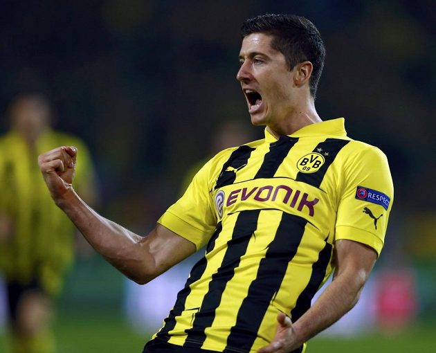 Robert Lewandowski jásá! Právě poslal Dortmund do vedení v první semifinálové bitvě fotbalové Ligy mistrů proti slavnému Realu Madrid.
