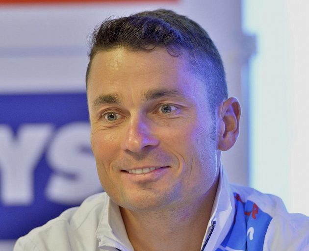 Cyklista a vlajkonoš Jiří Ježek na tiskové konferenci ještě před odletem české výpravy na paralympijské hry v Riu.