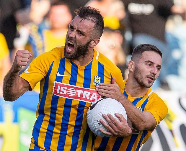 Jan Žídek from Opava and his teammate Karol Mondek are happy with the goal.