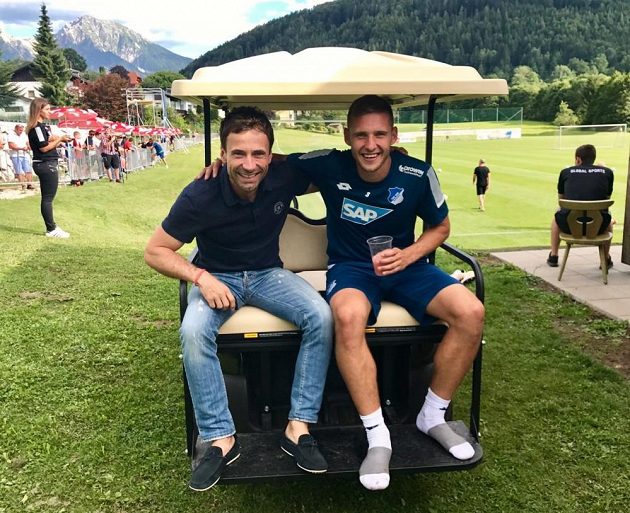 Pavel Kadeřábek (vpravo) na soustředění Hoffenheimu se svým agentem Viktorem Kolářem.