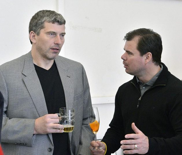 Olympijští vítězové z Nagana (zleva) Richard Šmehlík a Jaroslav Špaček při oslavách 15. výročí triumfu.