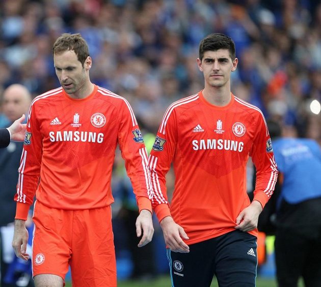 A pak Čechova idyla v Chelsea skončila. Mohl za to příchod belgického brankáře Thibauta Courtoise, který Čecha vytlačil z pozice týmové jedničky. Čtvrtý ligový titul Čech získal jako gólman číslo dva a krátce před sezónou oznámil, že přestoupí do klubu, v němž bude pravidelně chytat.