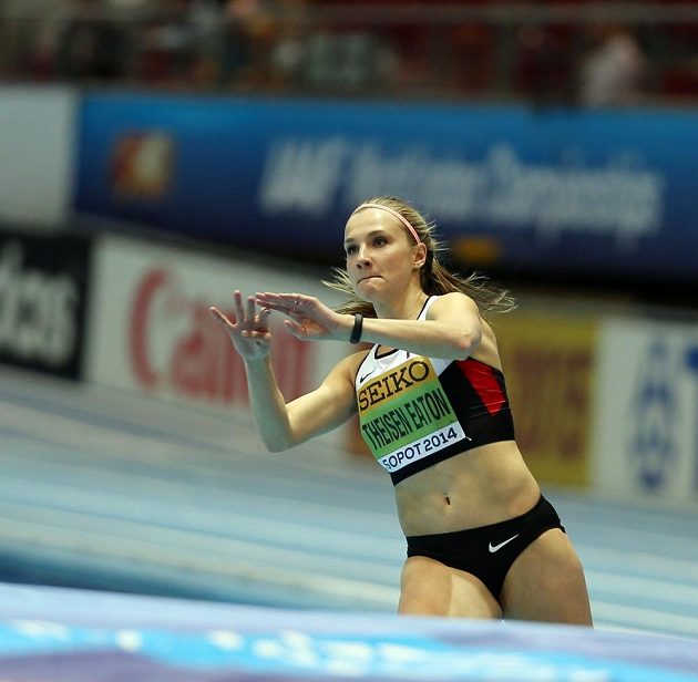 Stříbrná pětibojařka Brianne Theisenová-Eatonová z Kanady.