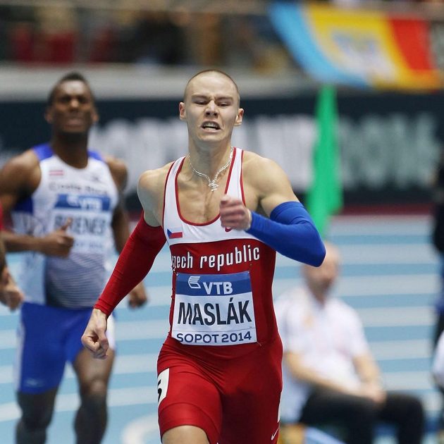 Pavel Maslák ve finále závodu na 400 metrů.